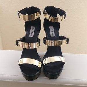 Steve Madden black wedges